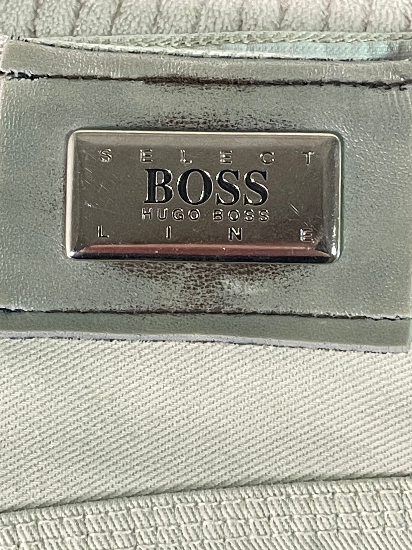 Pantalón Hugo Boss Beige Vintage – Corte Recto Premium