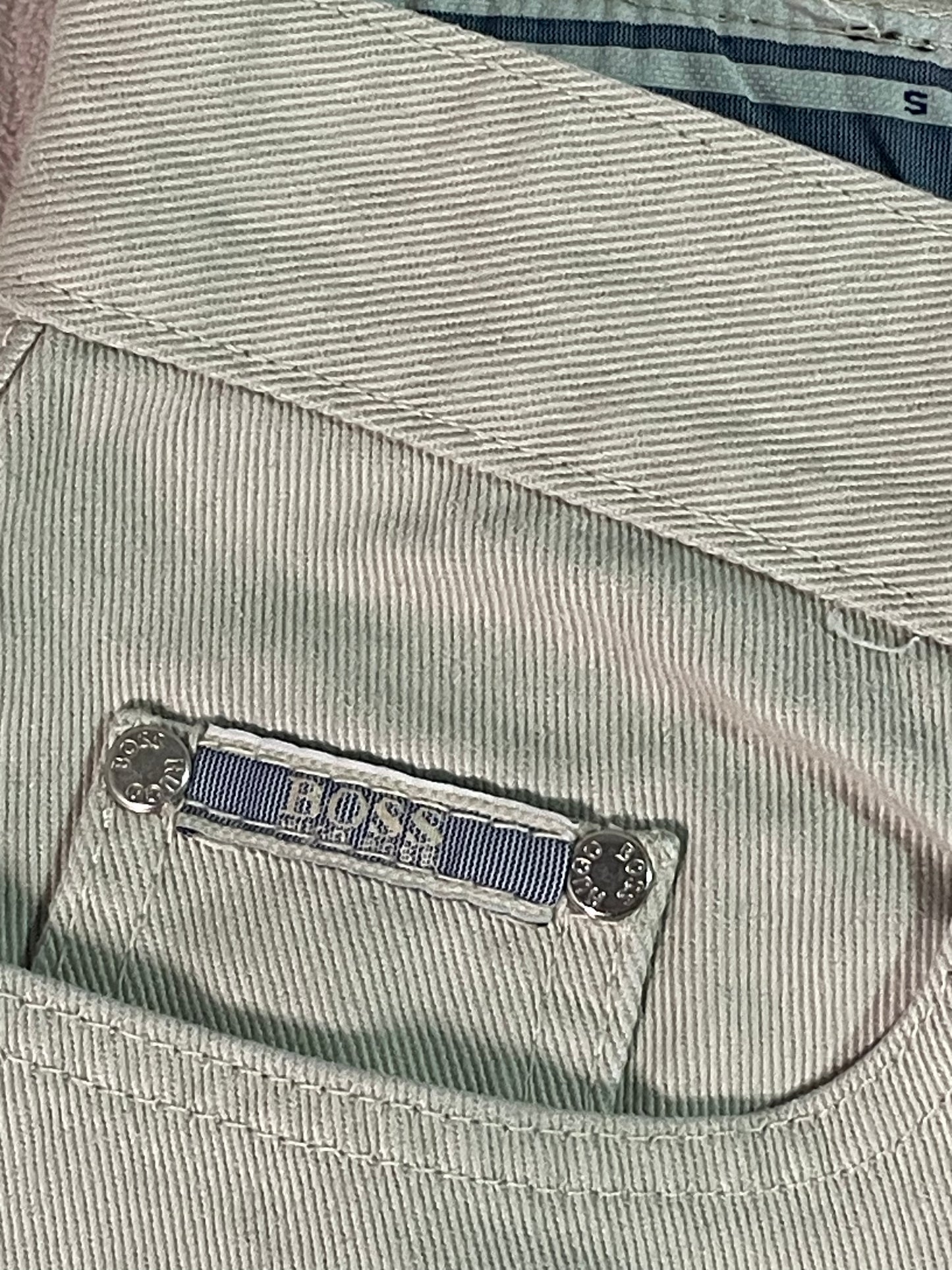 Pantalón Hugo Boss Beige Vintage – Corte Recto Premium