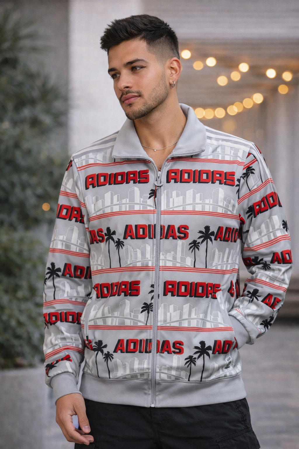 Chaqueta Adidas Originals Vintage Gris con Logo All Over y Skyline – Streetwear Retro